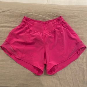 Lululemon Hotty Hot size 2 (sonic pink) 4 inch